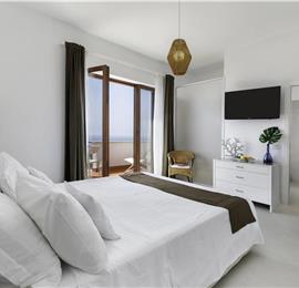4 bedroom with pool and panoramic sea views near Serrento, sleeps 10